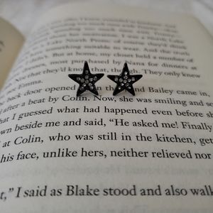 Black stud star earrings